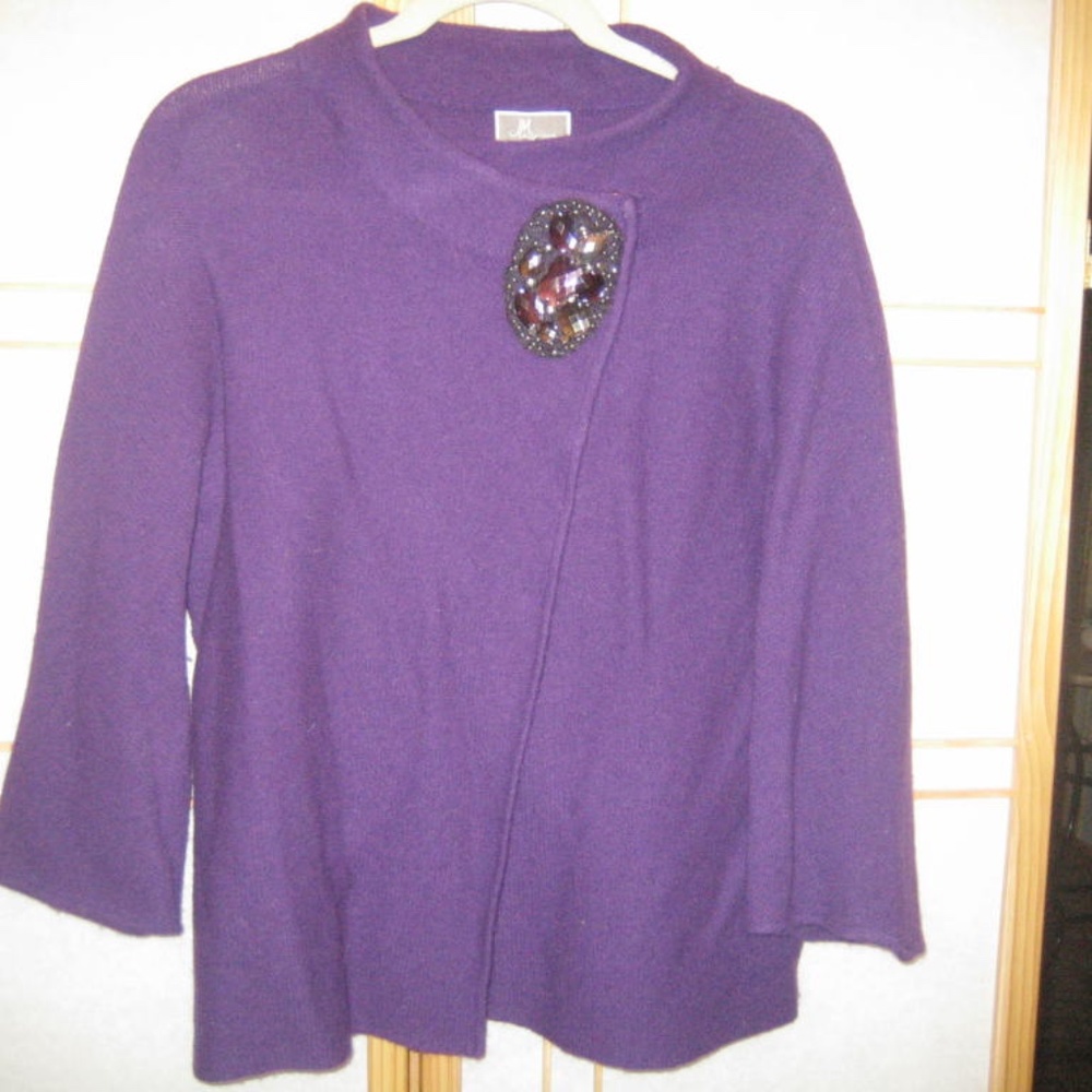 Light Sweater Jacket w/Jewel Snap